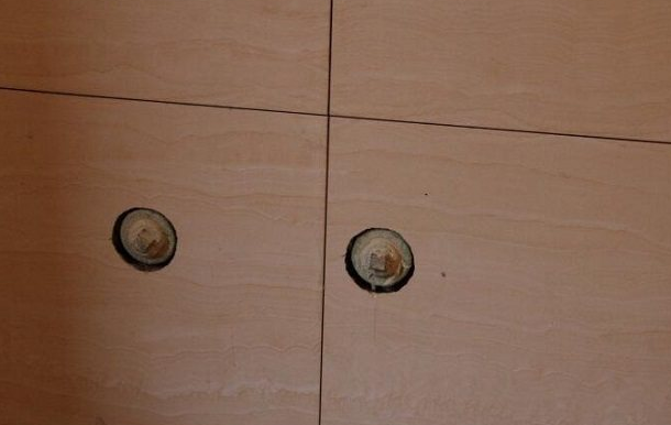 墙上打孔瓷砖不裂开技巧(瓷砖墙面怎么打孔才不伤到瓷砖)